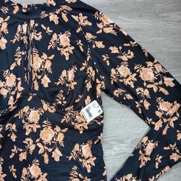 FREE PEOPLE DINNER PARTY BLACK & CREAM FLORAL CUTOUT KEYHOLE KNIT TOP NWT XL - Picture 5 of 10